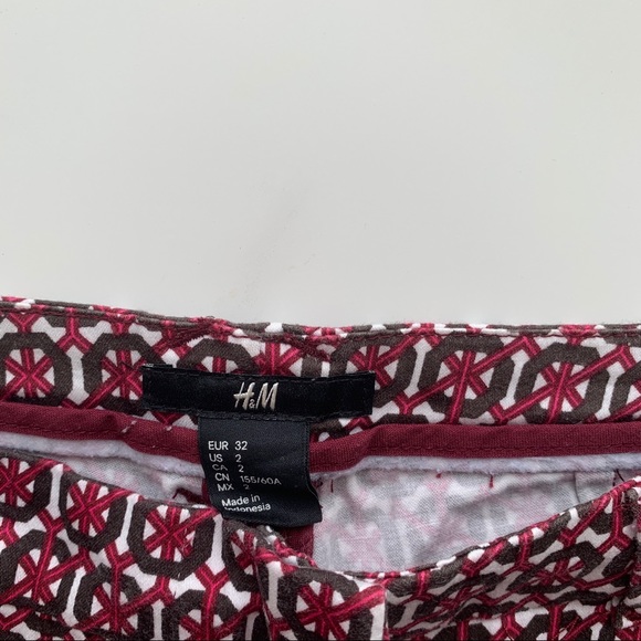 H&M Geometric Pattern Capri Pants in Size 2 - Picture 7 of 10